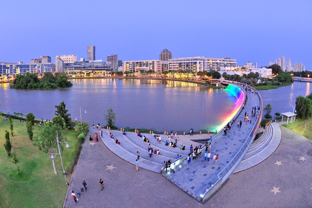 Khu Hồ Bán Nguyệt