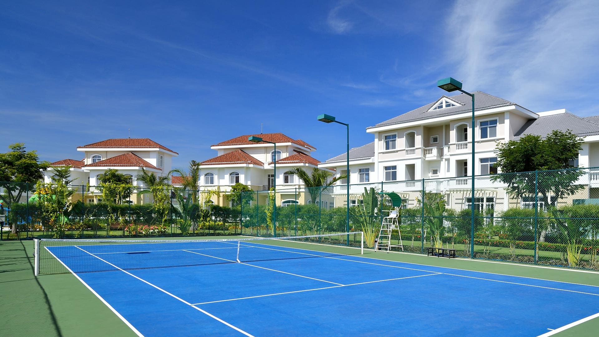 Tiện ích sân tennis