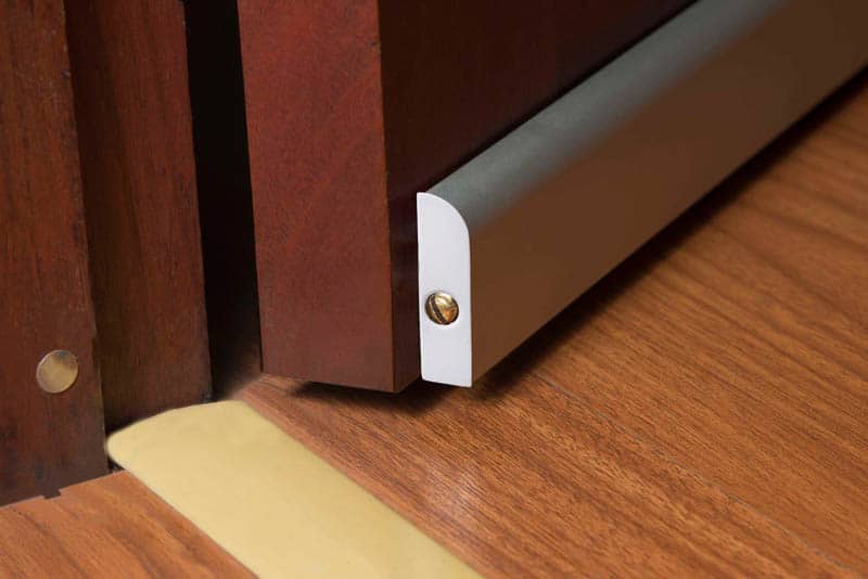 Sử dụng Tấm Chắn Dưới Cửa