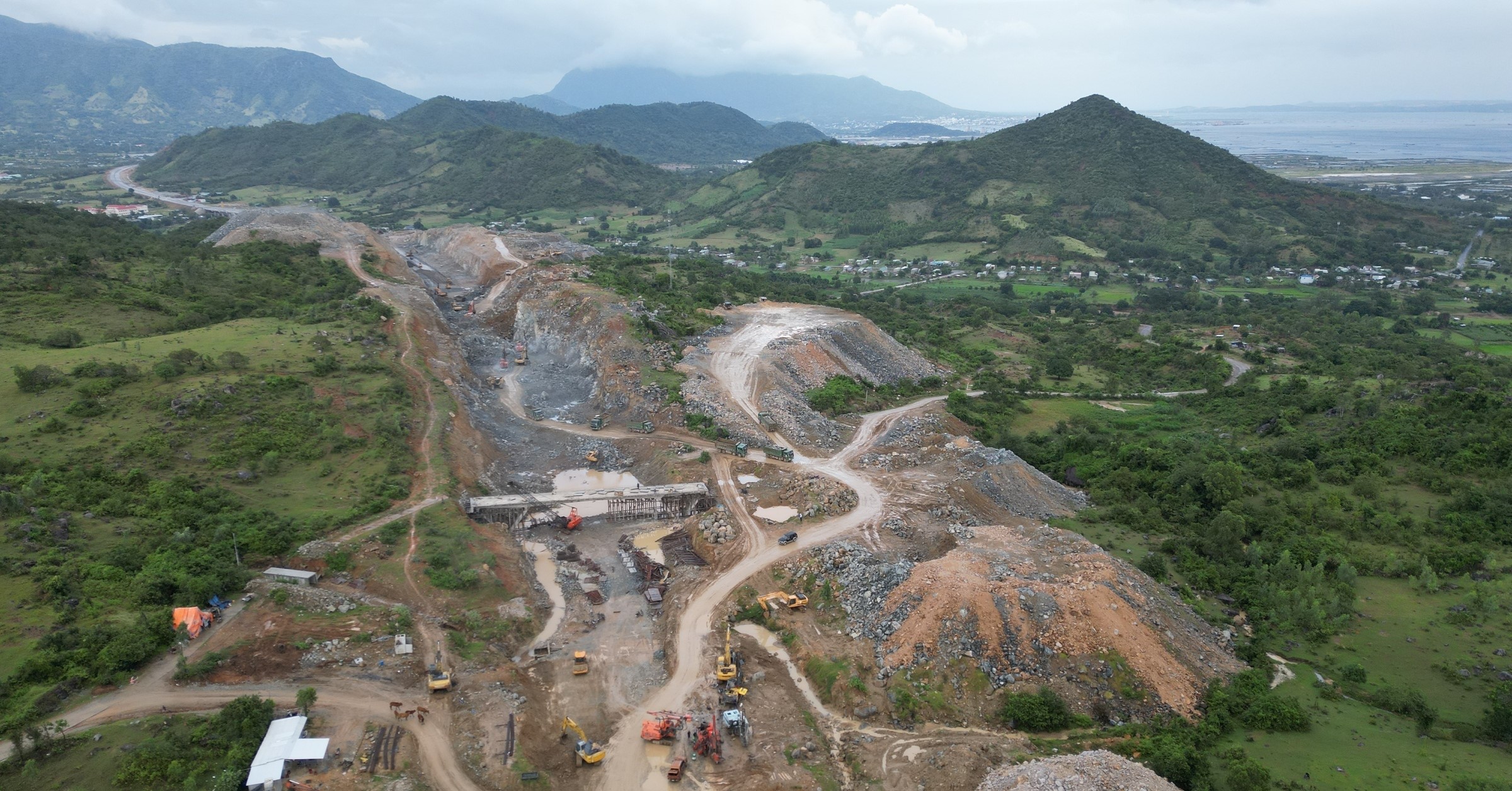 Cao Tốc Cam Lâm Vĩnh Hảo Giúp Hành Trình Sài Gòn Nha Trang Chỉ Còn Hơn 4 Giờ (3)