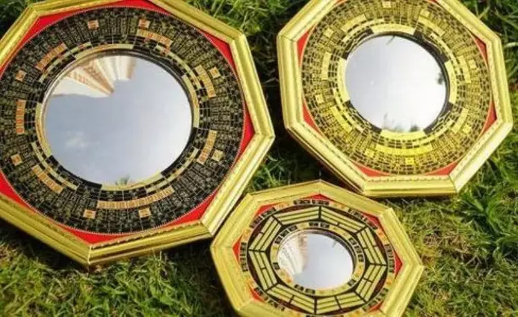 hoa giai huong nha xau bang guong bagua 66e3fc