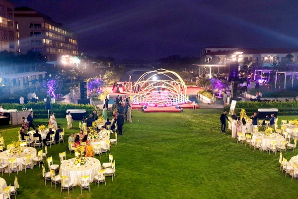 Việt Nam là điểm đến hấp dẫn cho những buổi tiệc cưới xa hoa của giới thượng lưu Việt Nam là điểm đến hấp dẫn cho những buổi tiệc cưới xa hoa của giới thượng lưu